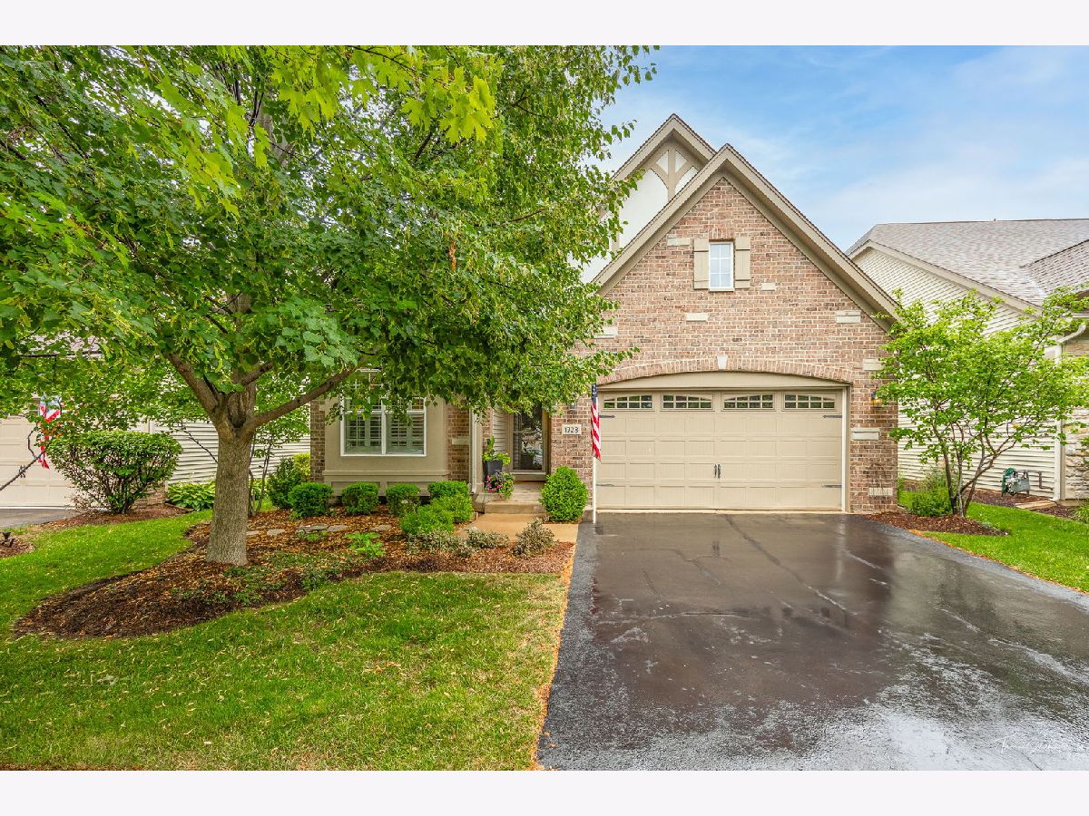  Sold Aurora Illinois, 1728 Briarheath