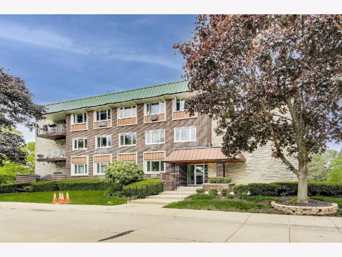 Townhomes & Condos & Homes Sold Regent Park Arlington Heights Illinois, 2700 Bel Aire