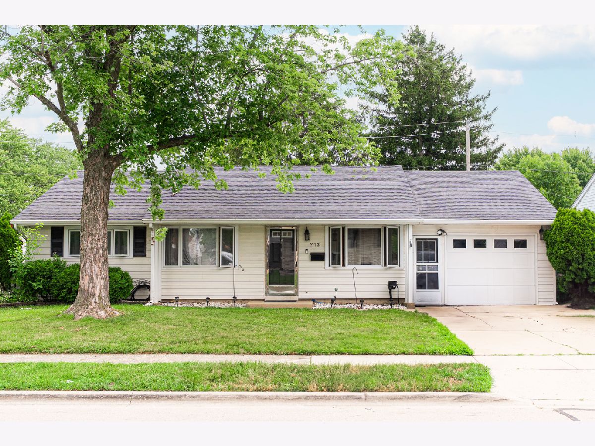 Homes For Sale Hampton Park Romeoville Illinois, 743 Geneva Avenue
