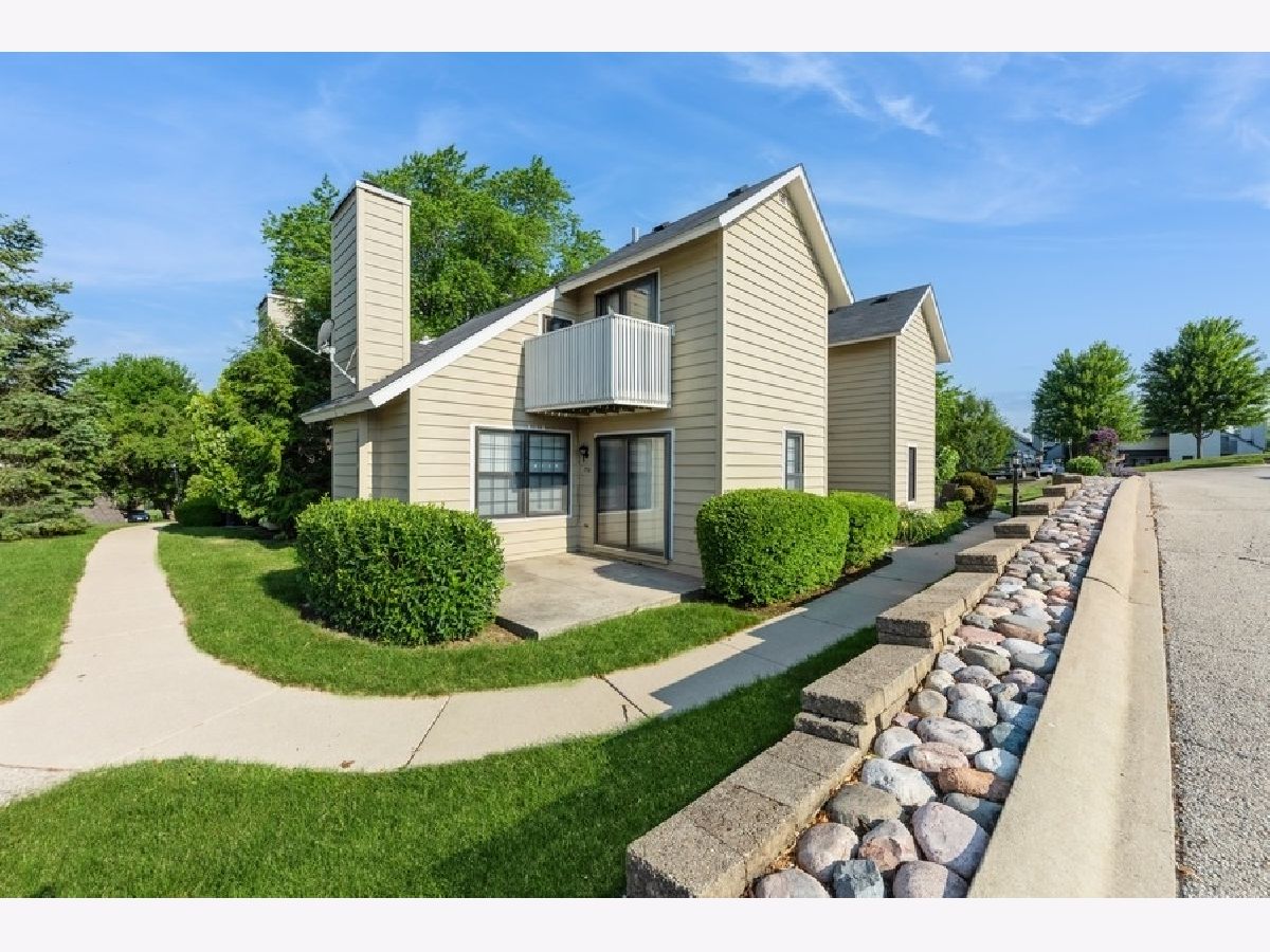 Townhomes & Condos & Homes Sold Heather Ridge Gurnee Illinois, 758 Sizer