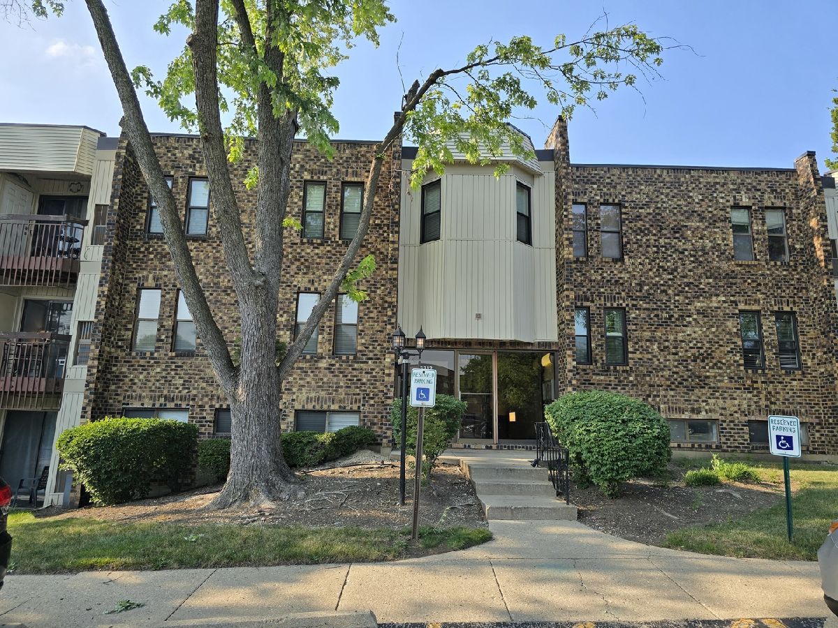  Rented Woodridge Illinois, 2212 Country Club