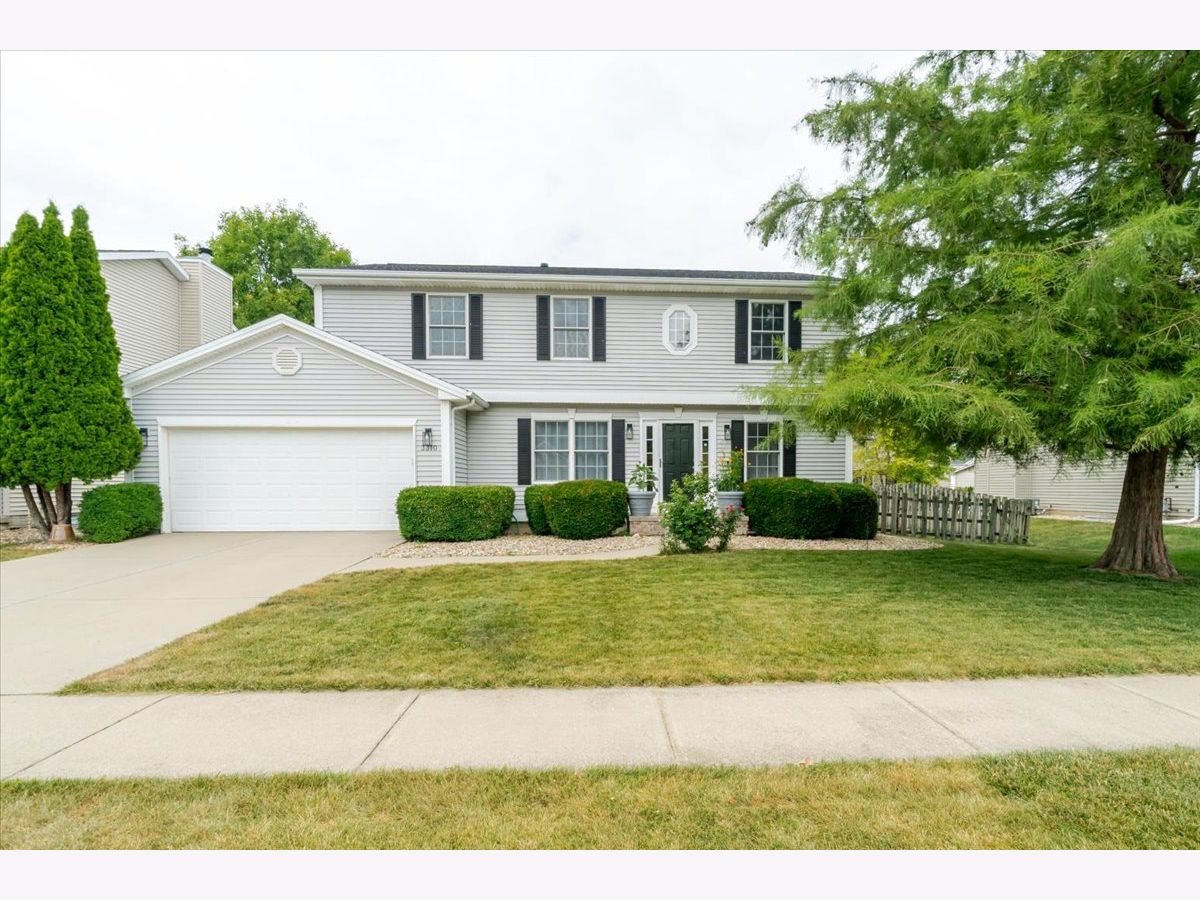 Homes For Sale White Eagle South Bloomington Illinois, 3310 Stonebridge Drive