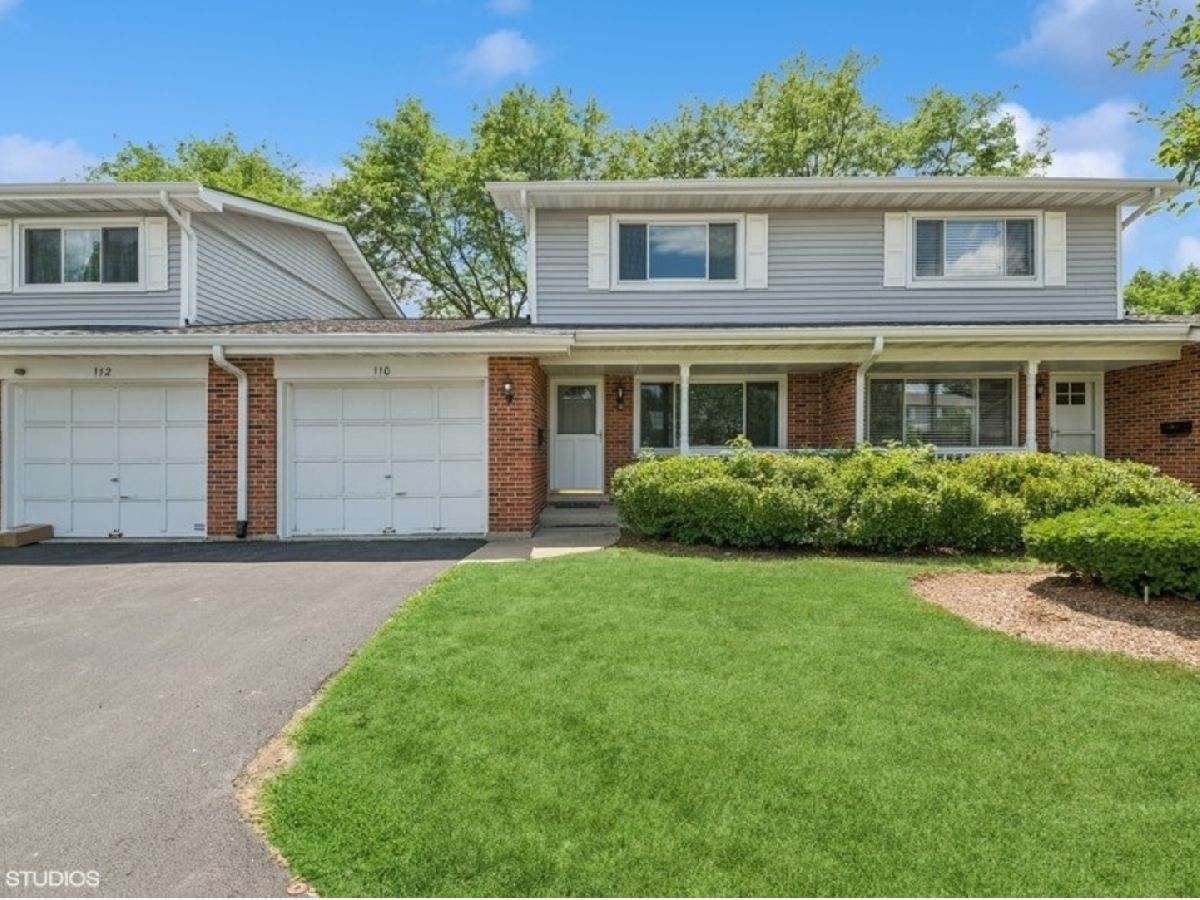 Townhomes Rented Carlisle Cove Schaumburg Illinois, 110 Wiltshire
