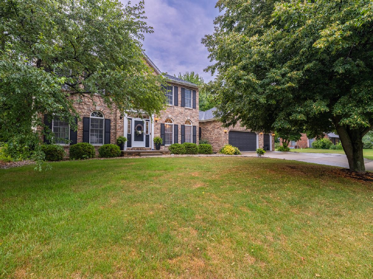 Homes & Condos & Townhomes Sold Crestwicke Bloomington Illinois, 15955 Raintree