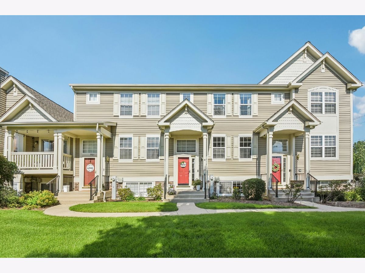 Townhomes & Homes Sold College Trail Grayslake Illinois, 905 Manchester