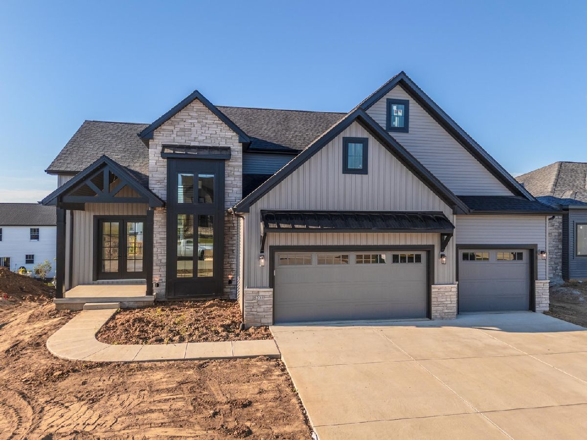 Homes & Condos & Townhomes For Sale Grove On Kickapoo Creek Bloomington Illinois, 5209 Castlebar Drive