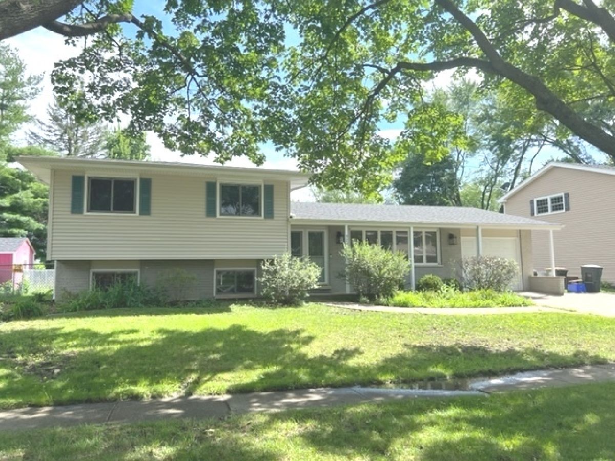  Rented Libertyville Illinois, 923 Crestfield