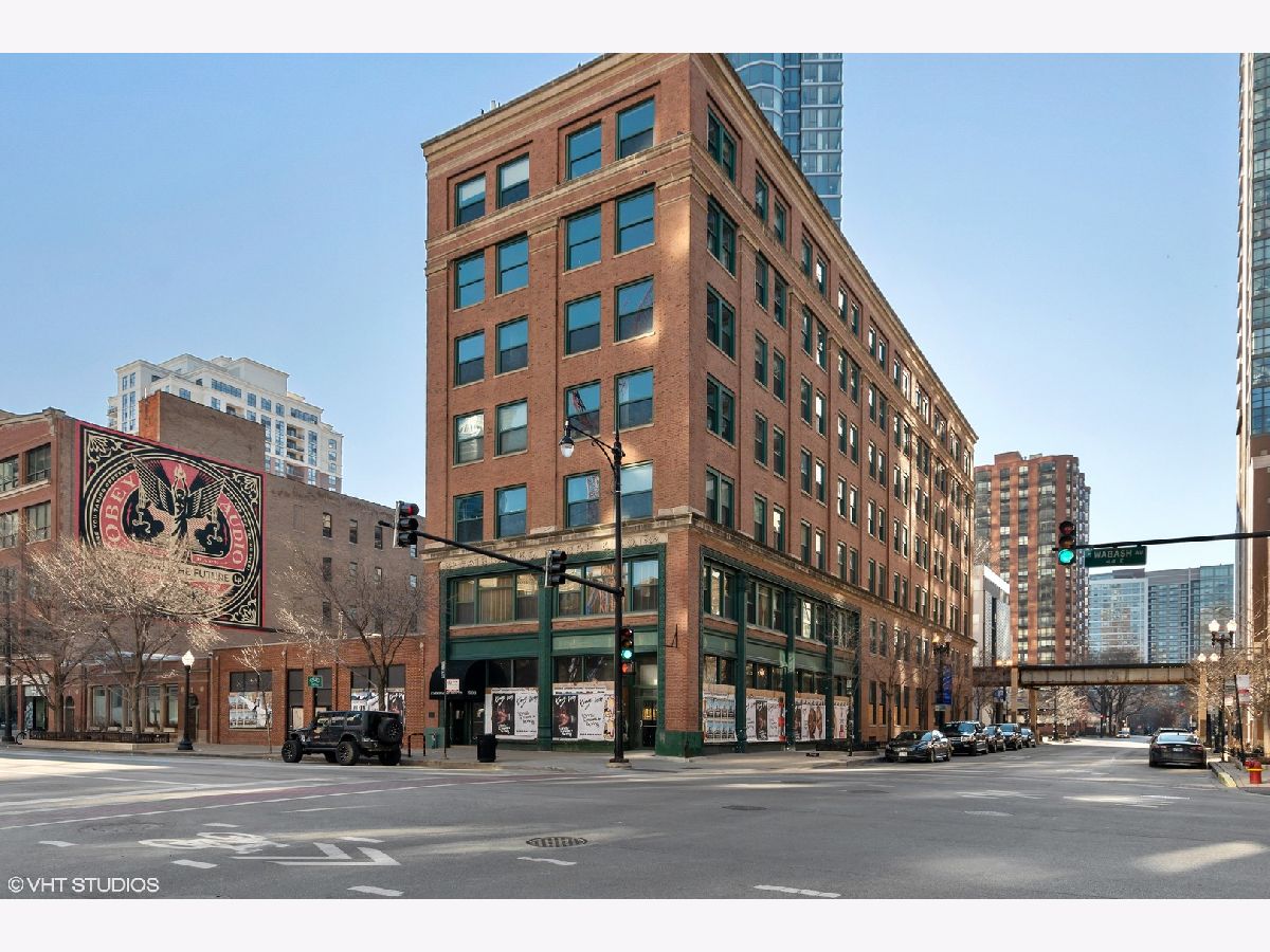Condominiums Rented Fairbanks Lofts Chicago Illinois, 900 Wabash