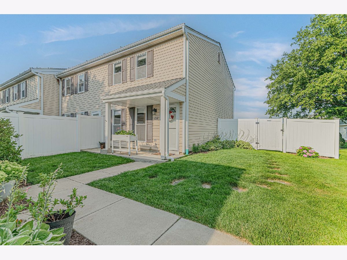 Homes & Condos & Townhomes For Sale Waterbury Roselle Illinois, 184 Rodenburg Road