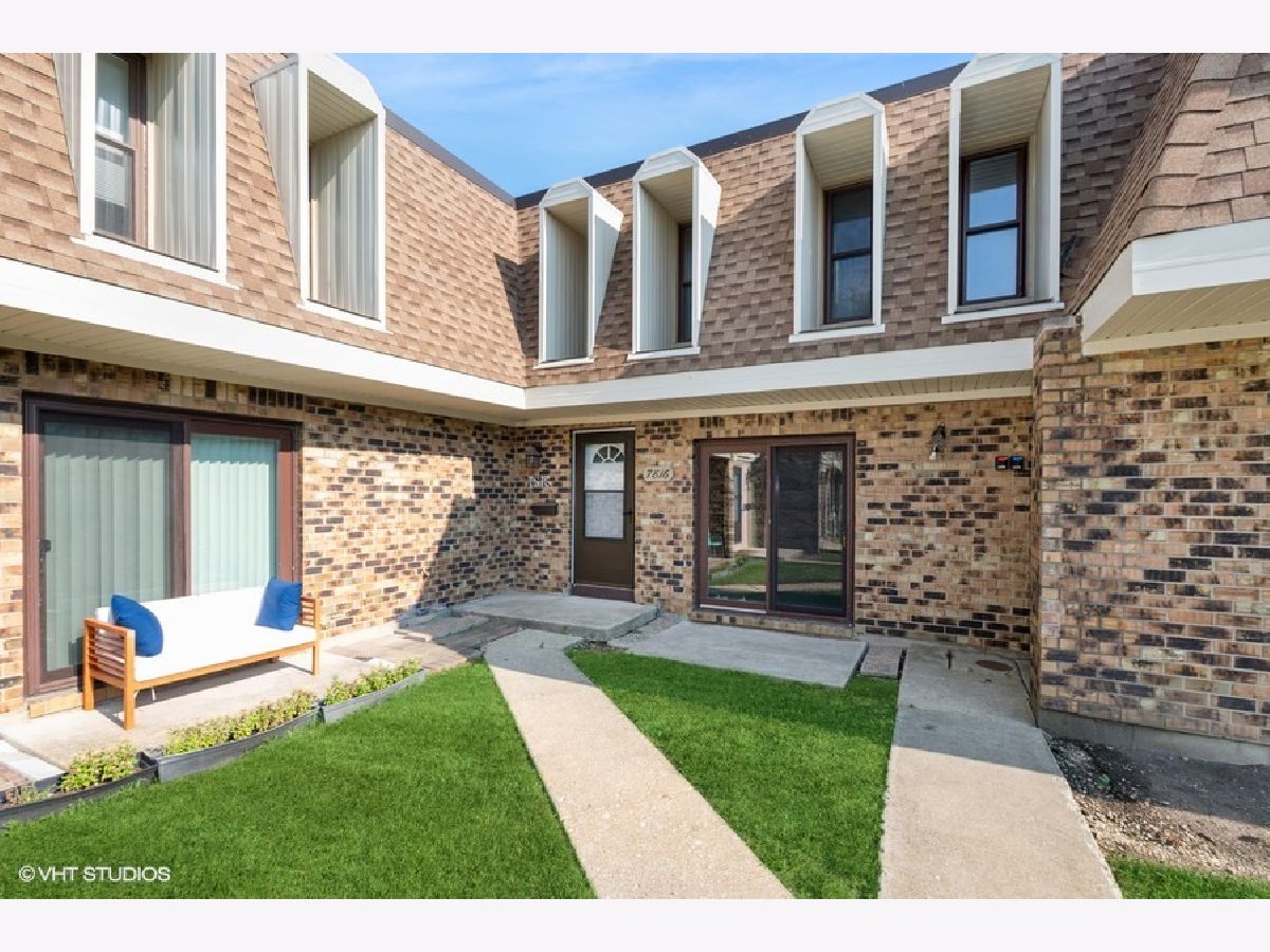 Condominiums & Homes Sold Country Club Woodridge Illinois, 7816 Woodward