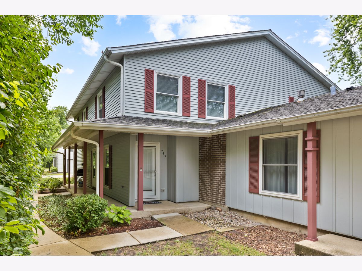 Townhomes & Condos & Homes Sold Elk Grove Estates Elk Grove Village Illinois, 735 Wellington