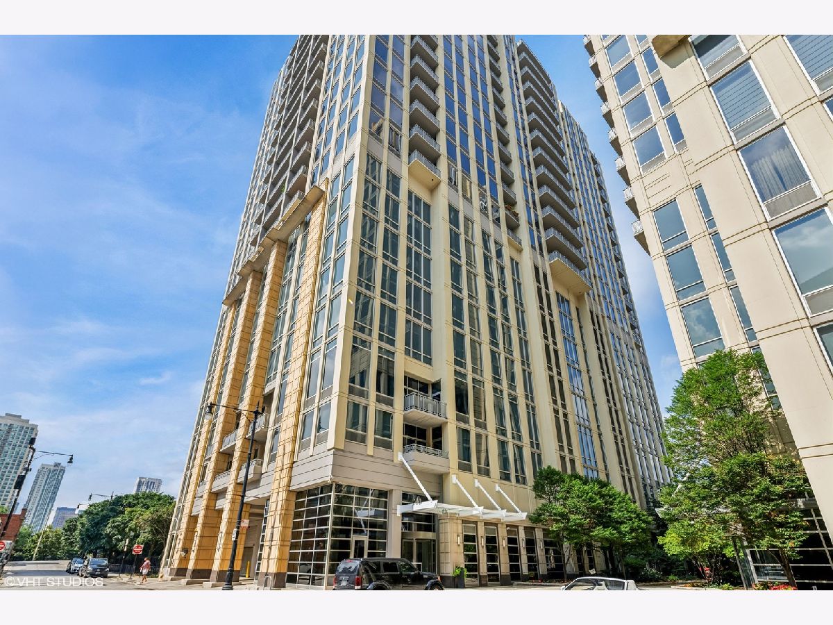 Condominiums Sold River Plaza Chicago Illinois, 700 Larrabee