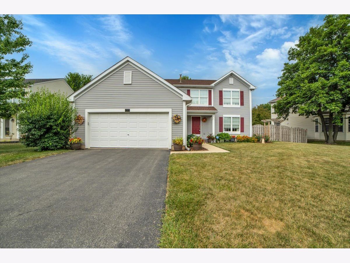 Townhomes & Homes Sold Blackberry Knoll Oswego Illinois, 157 Concord