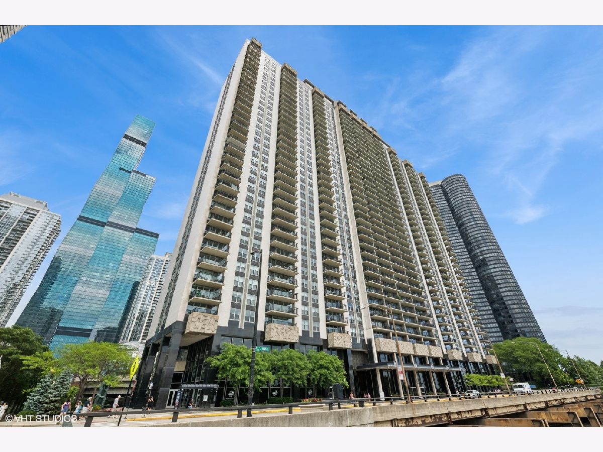  Sold Chicago Illinois, 400 Randolph