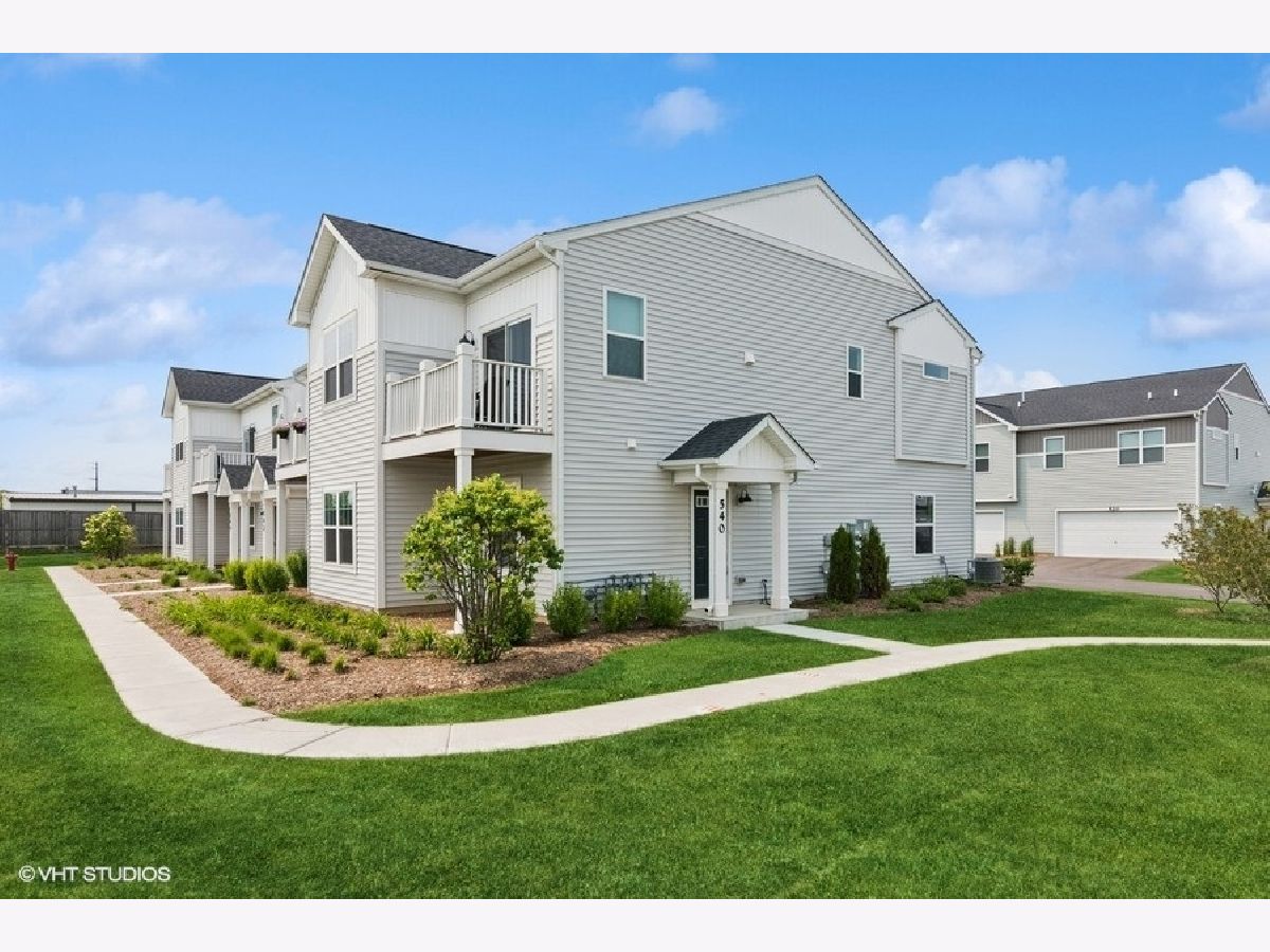 Condos & Townhomes For Sale The Townes At Becketts South Elgin Illinois, 540 Comstock Road