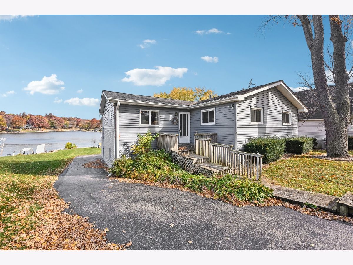  For Sale Lake Holiday Illinois, 7 Holiday Drive