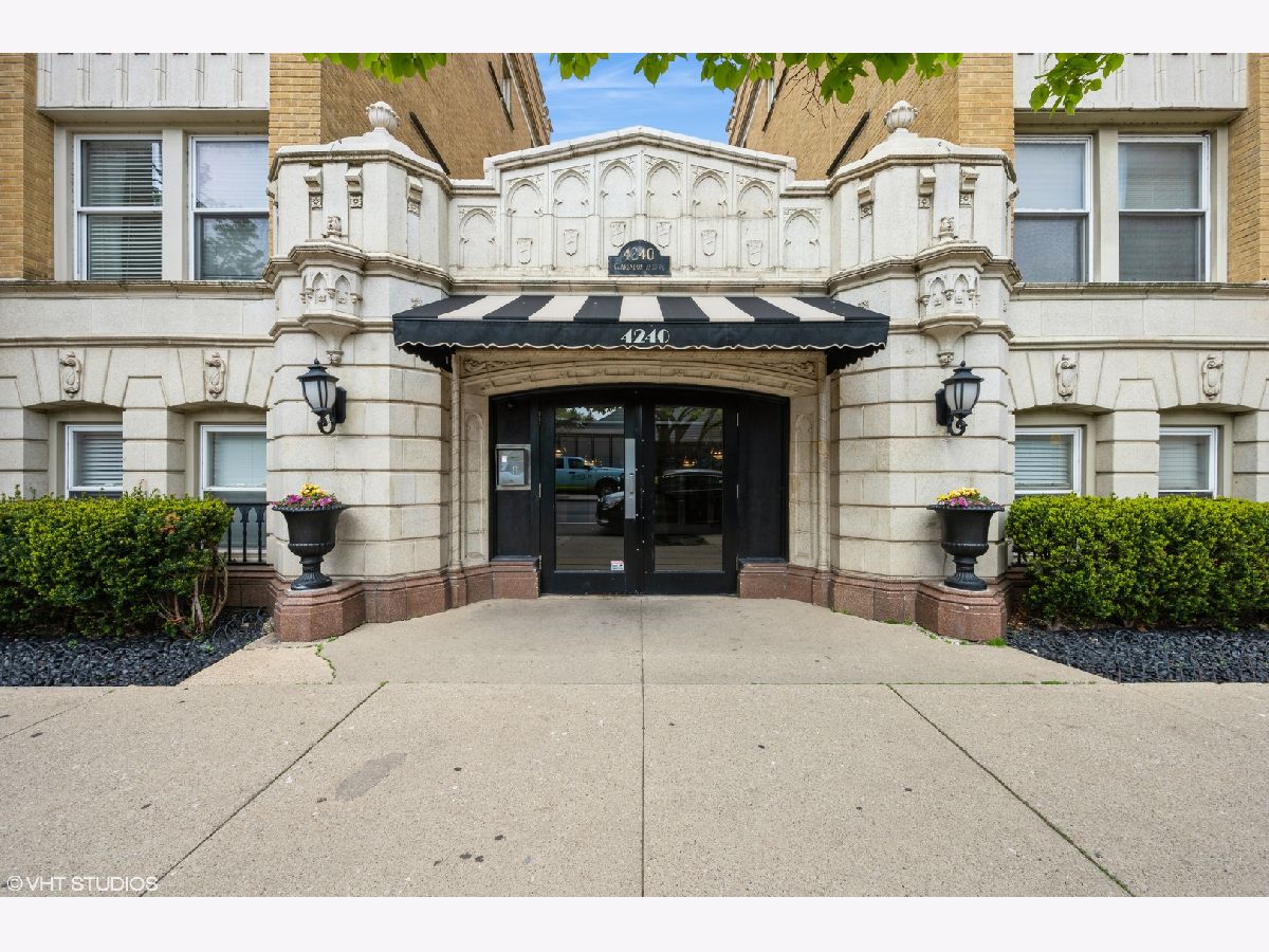  Sold Chicago Illinois, 4240 Clarendon