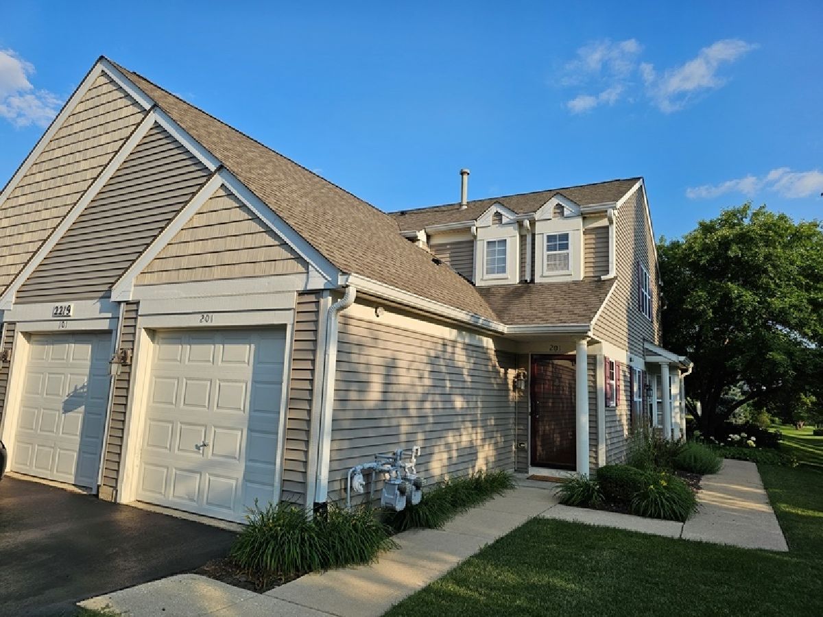Townhomes & Condos Rented Windridge Naperville Illinois, 2219 Waterleaf
