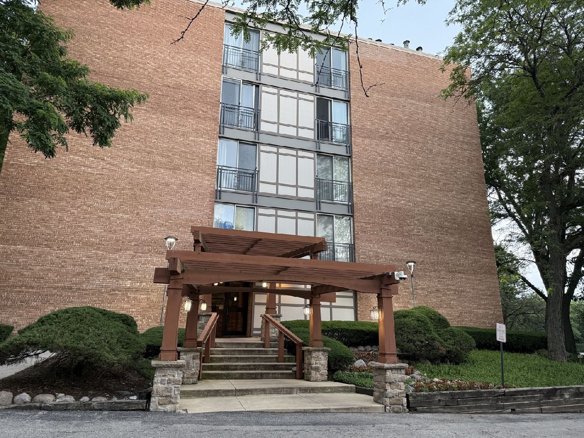  Rented Lisle Illinois, 5810 Oakwood
