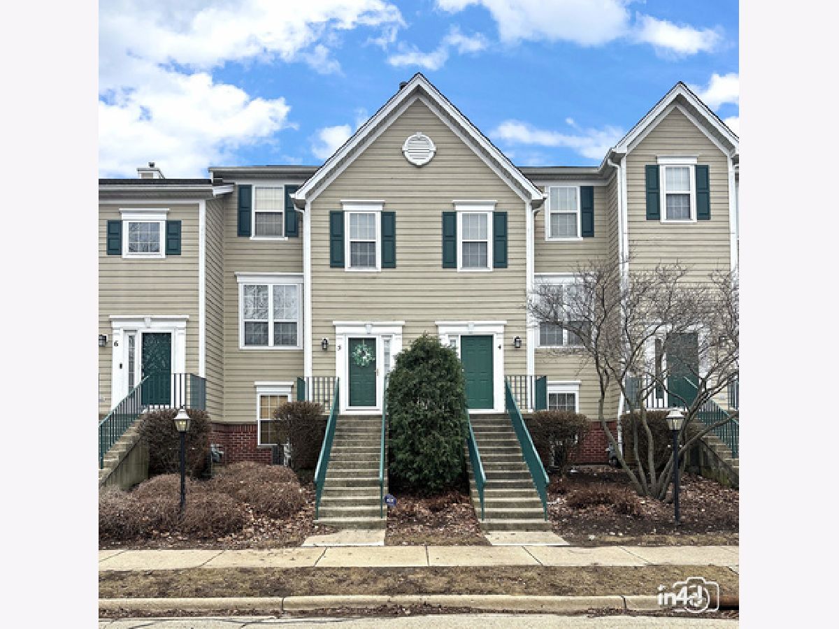  Rented Aurora Illinois, 2426 Courtyard