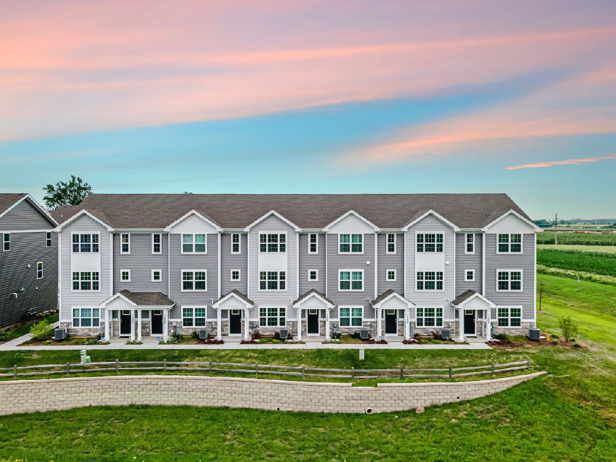  Rented Pingree Grove Illinois, 1556 Sequoia