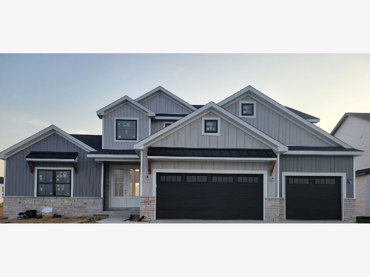 Homes & Condos & Townhomes For Sale Grove On Kickapoo Creek Bloomington Illinois, 1009 Mount Carmel Road
