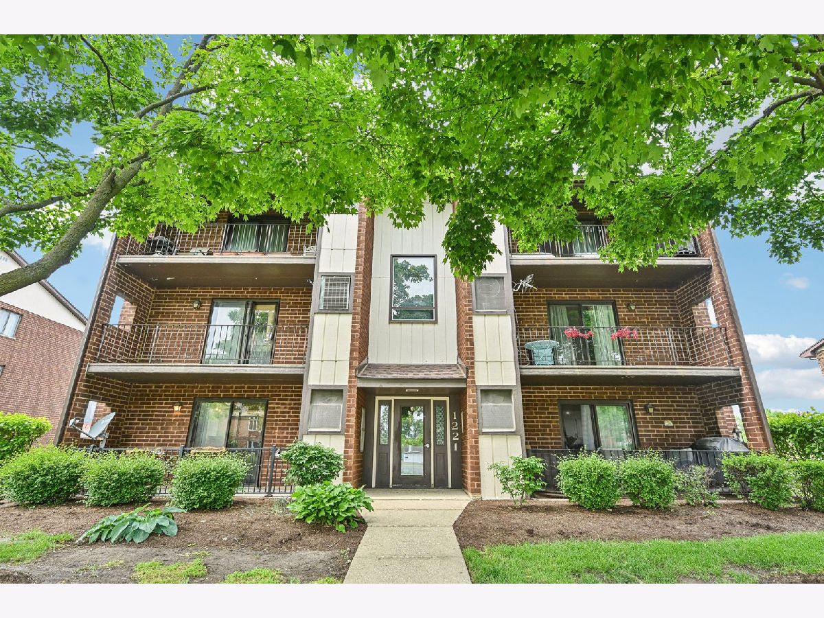 Condominiums Sold River Shores Naperville Illinois, 1221 Chalet
