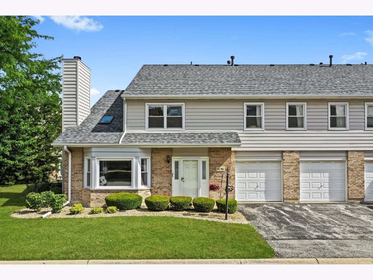 Townhomes & Homes Sold Village Square Orland Park Illinois, 9216 Cliffside