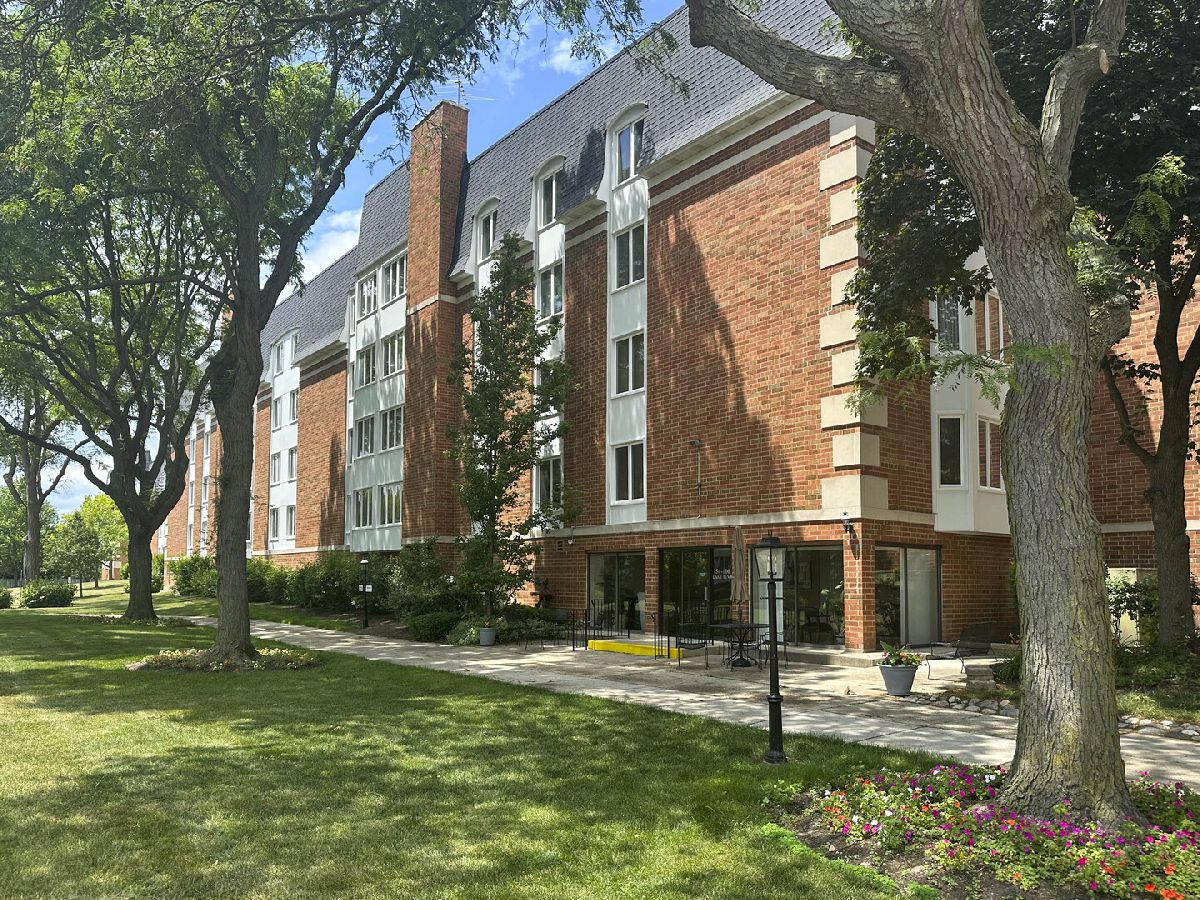 Condominiums Sold Cambridge On The Lake Buffalo Grove Illinois, 50 Lake