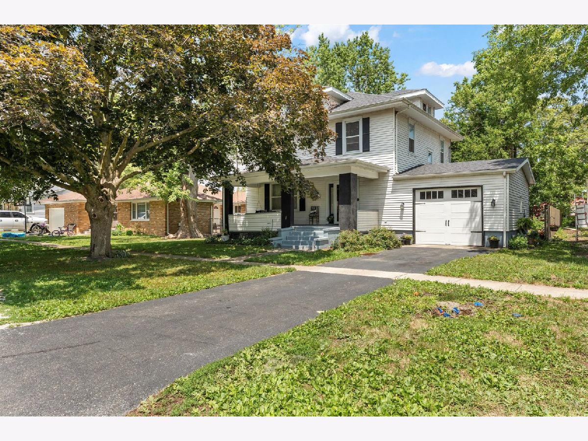  For Sale Fisher Illinois, 106 Randolph Street