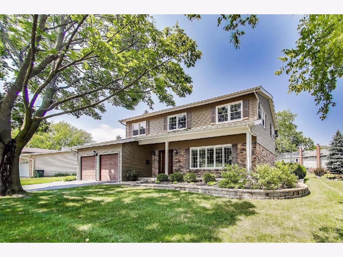 Homes For Sale Berkley Square Arlington Heights Illinois, 206 Hintz Road