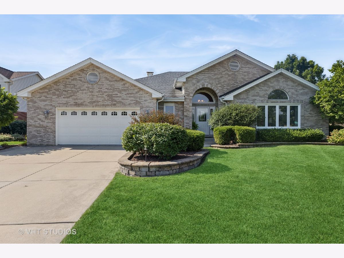 Homes & Condos & Townhomes Sold Farmingdale Village Woodridge Illinois, 1325 Westminster