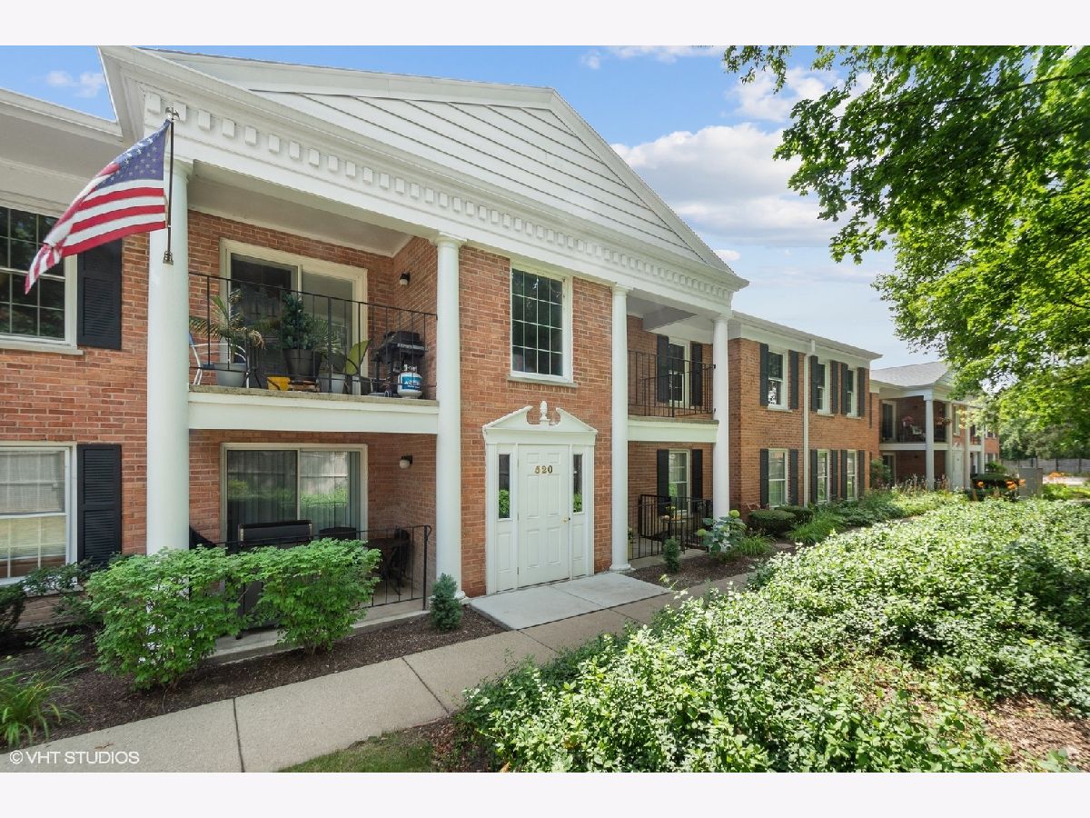 Condos & Townhomes For Sale Shorely Woods Barrington Illinois, 520 Shorely Drive