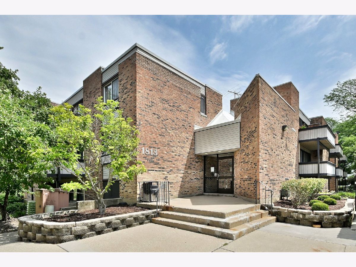 Condominiums Sold Lakeside At Walden Schaumburg Illinois, 1813 Hemlock