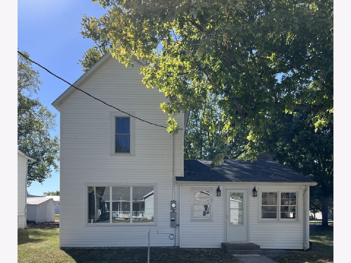  For Sale Roberts Illinois, 107 Weldon Street