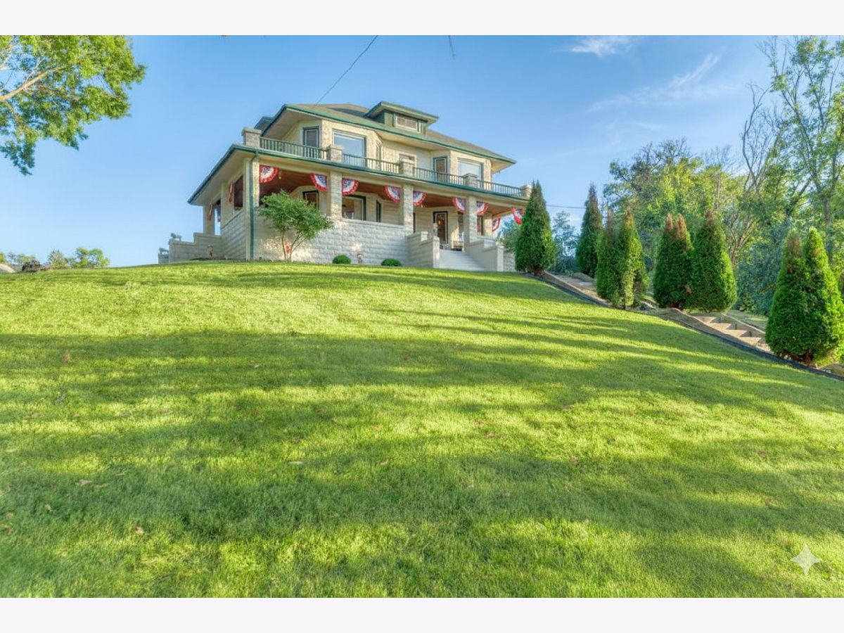  For Sale Willow Springs Illinois, 8611 Archer Avenue
