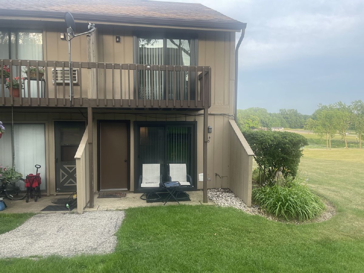 Condos & Townhomes Sold Vacation Village Fox Lake Illinois, 64 Aspen Colony