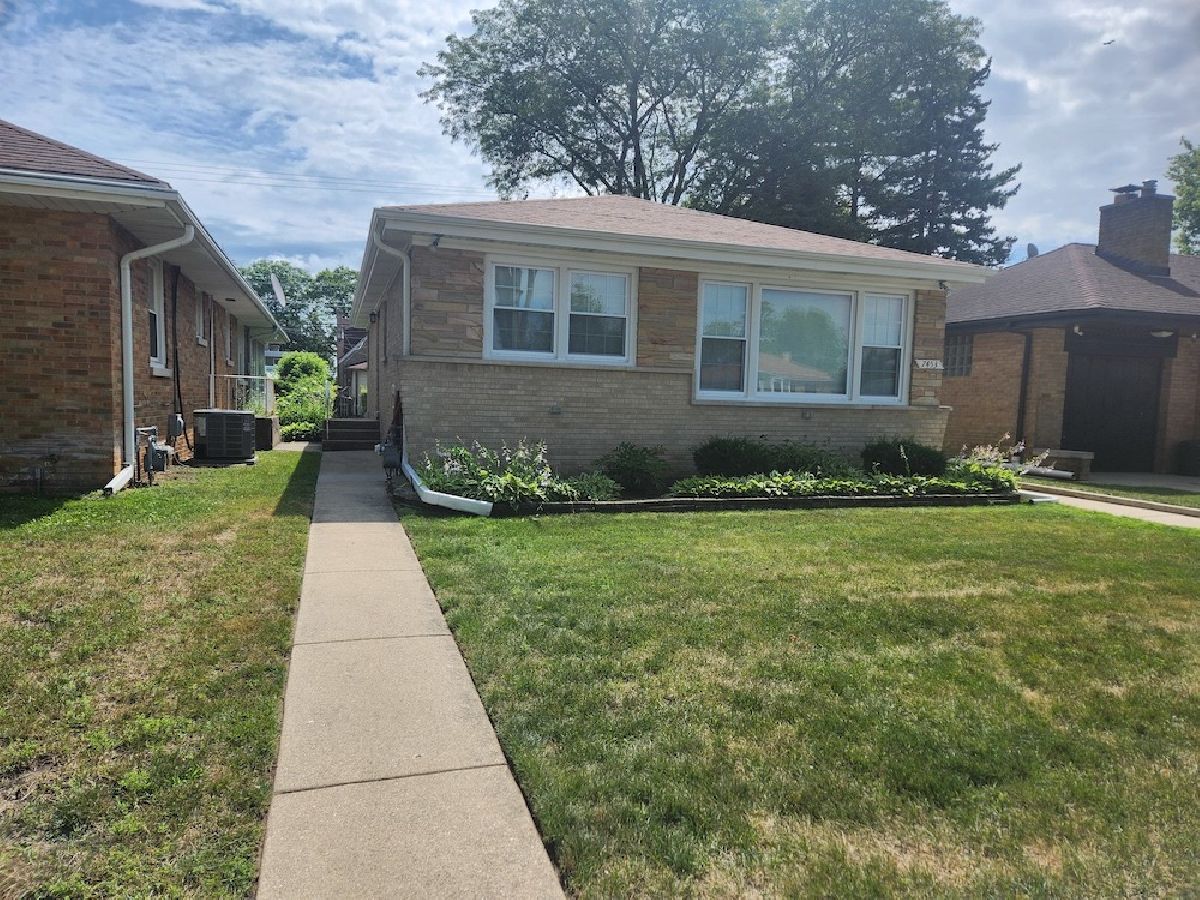  Rented Skokie Illinois, 7453 Karlov