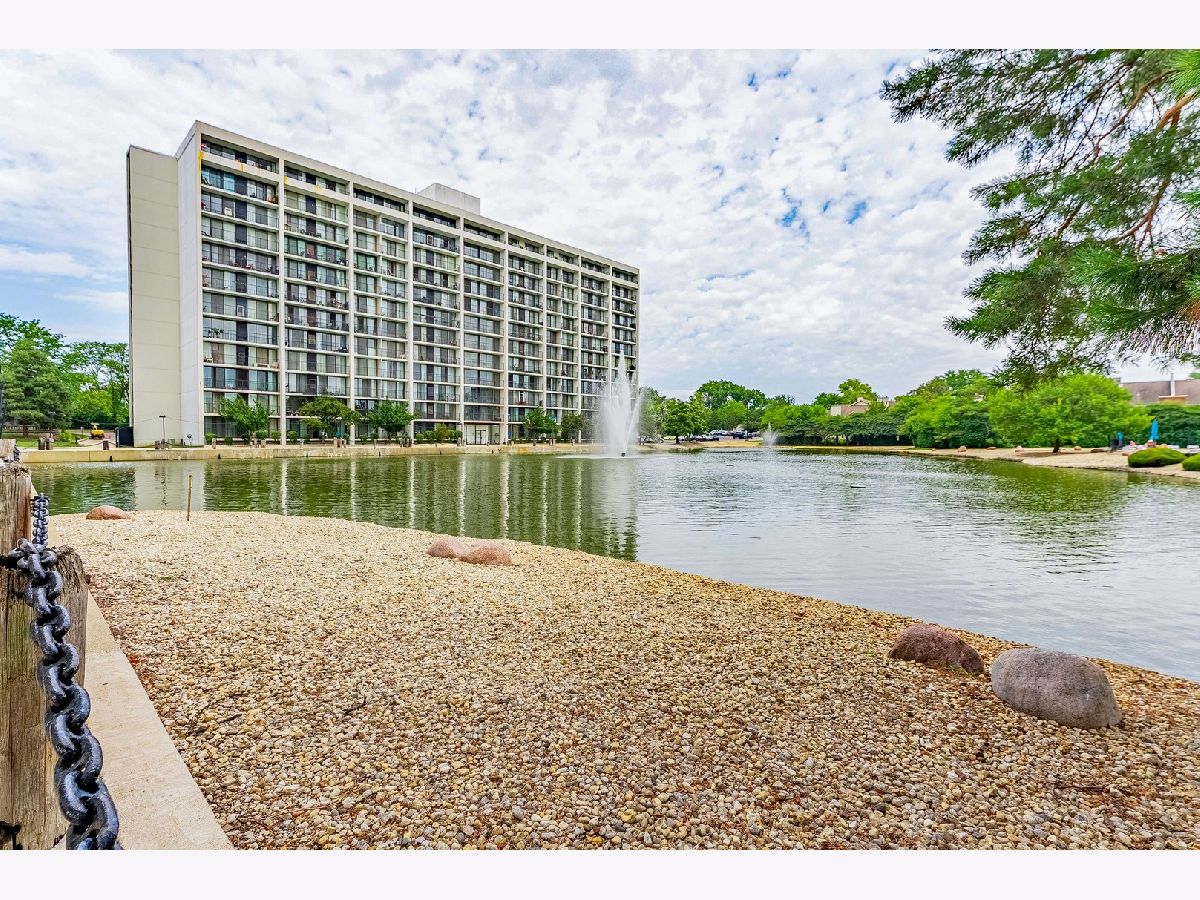 Condominiums For Sale Cove Landing Lombard Illinois, 2005 Finley Road