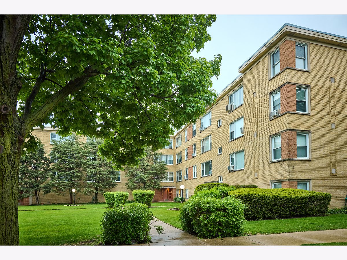 Condominiums For Sale North Damen Square Condos Chicago Illinois, 6021 Damen Avenue