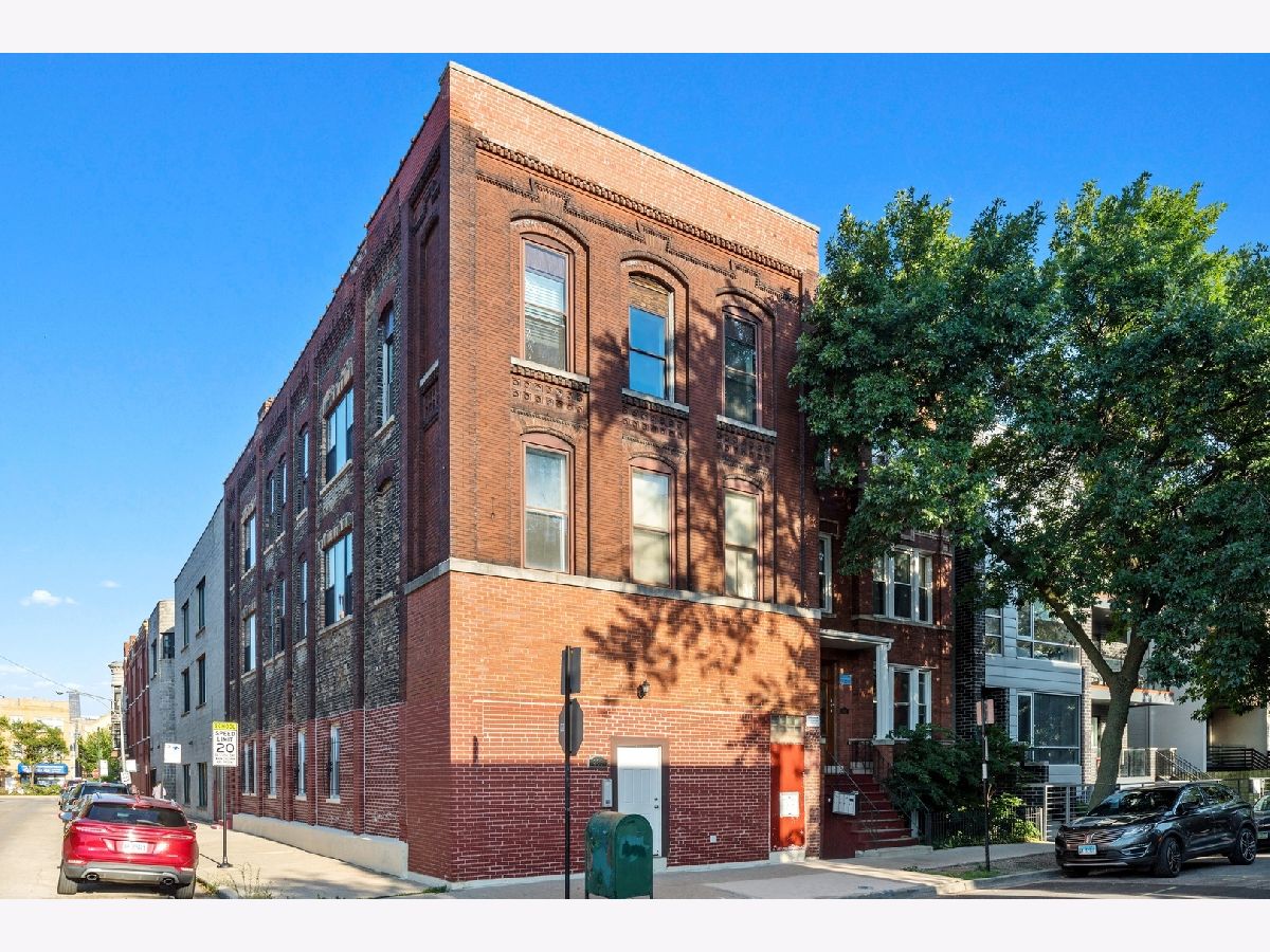 Condos & Townhomes & Homes Rented East Village Chicago Illinois, 885 Marshfield