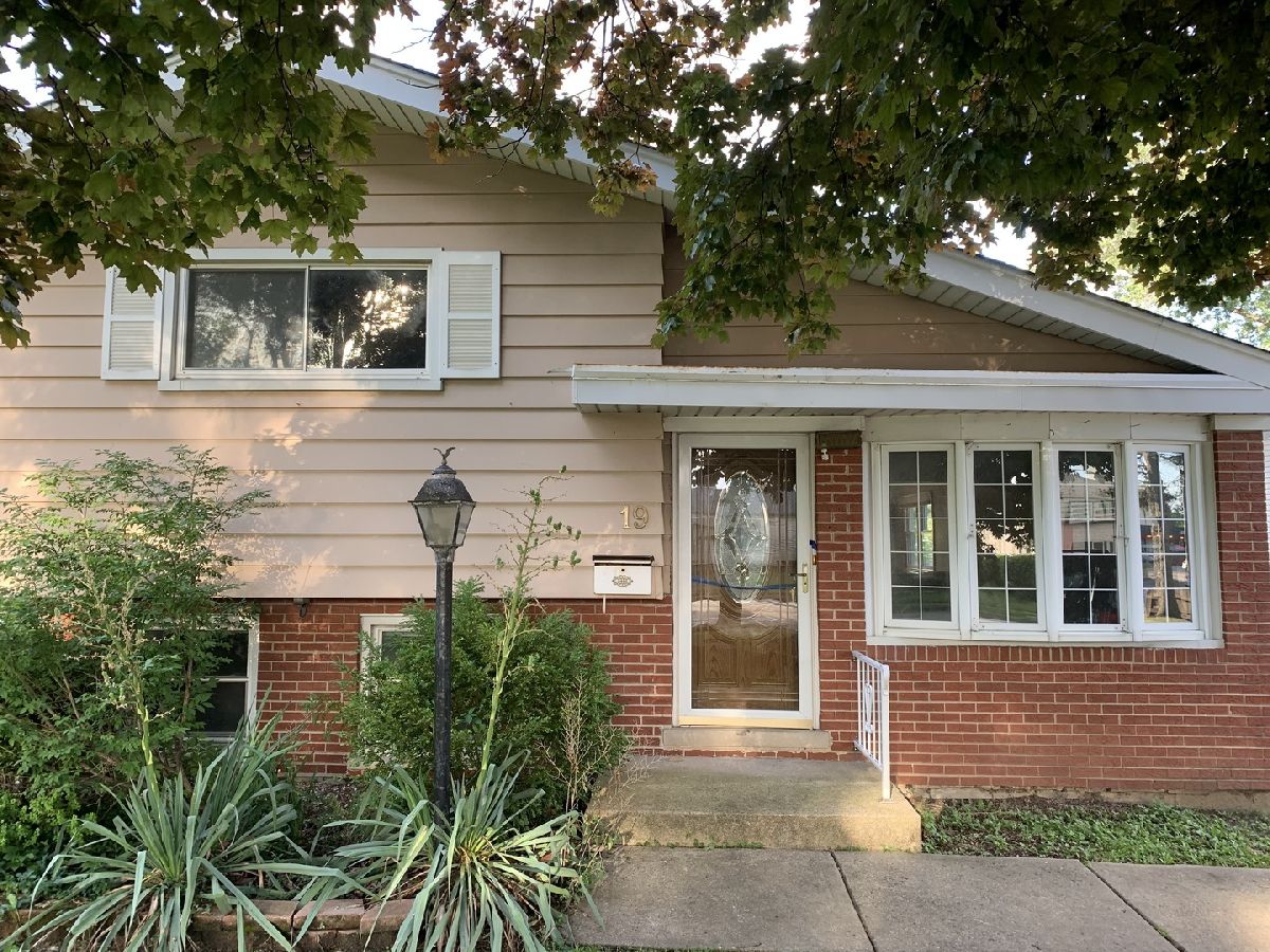 Rented Villa Park Illinois, 19 Addison