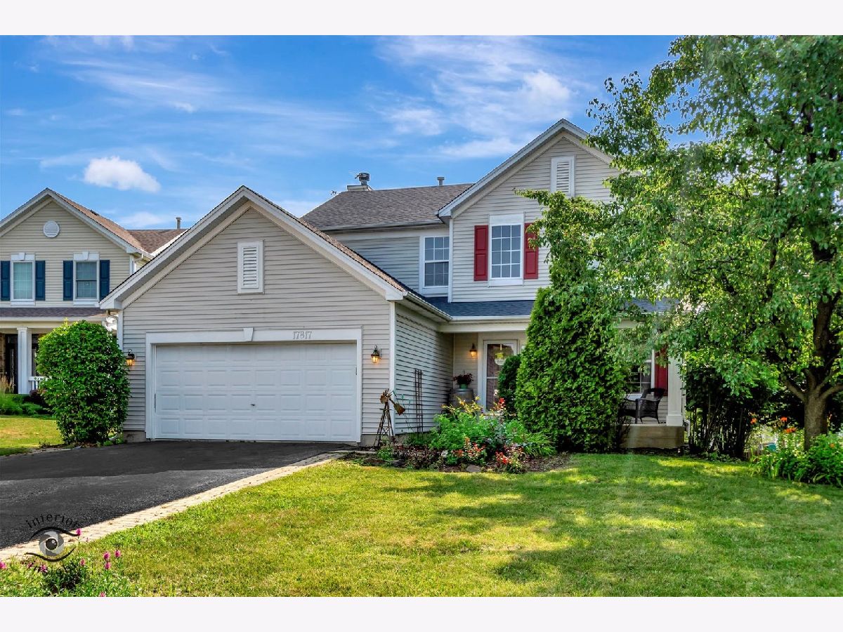 Townhomes & Homes Sold Willow Walk Lockport Illinois, 17817 Cinnamon