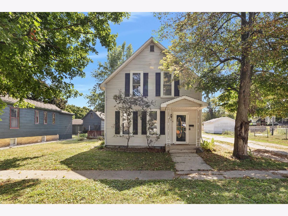  For Sale Lexington Illinois, 104 North Street