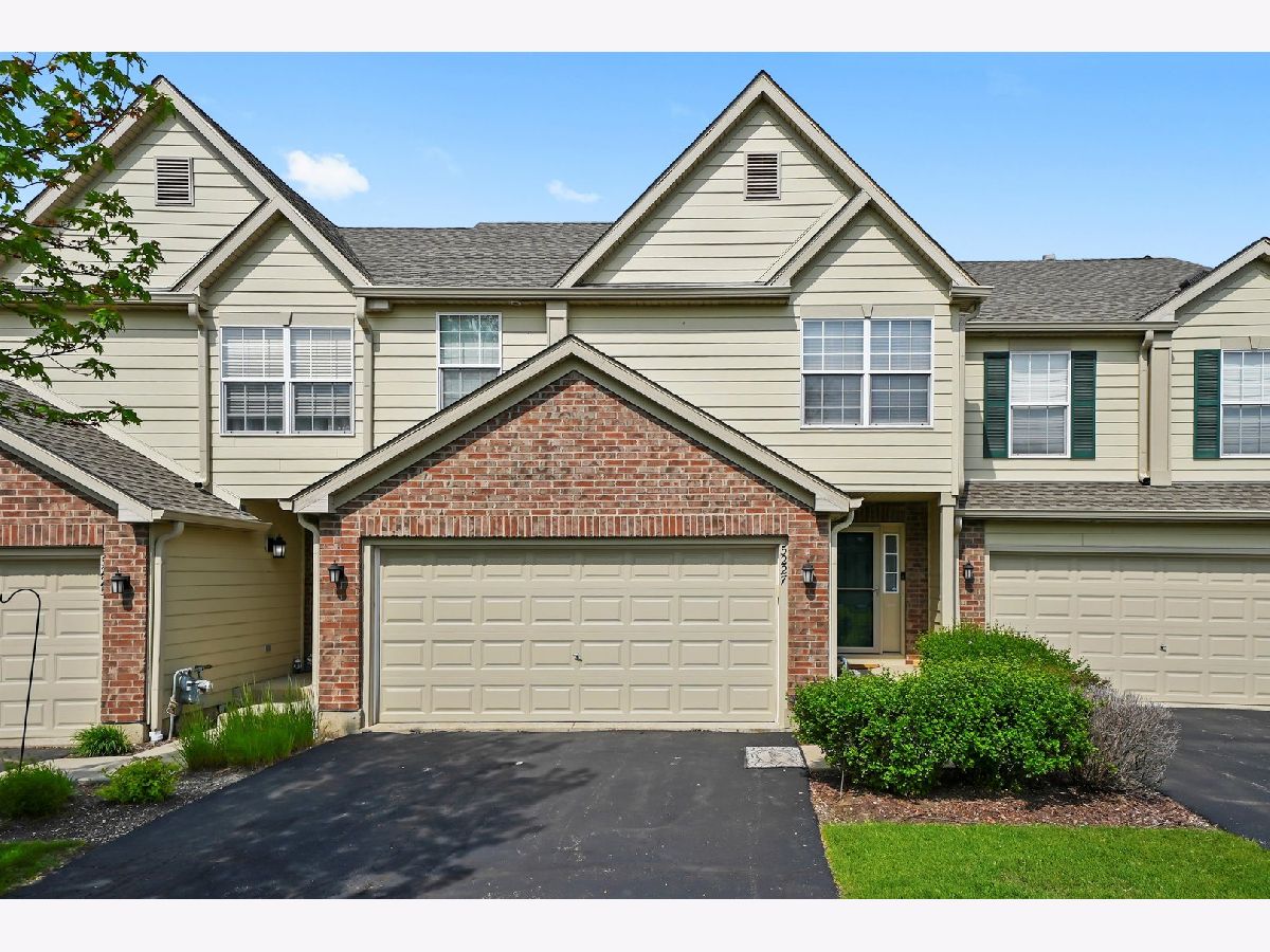 Townhomes & Condos & Homes Sold Abbey Ridge Mchenry Illinois, 5227 Cobblers