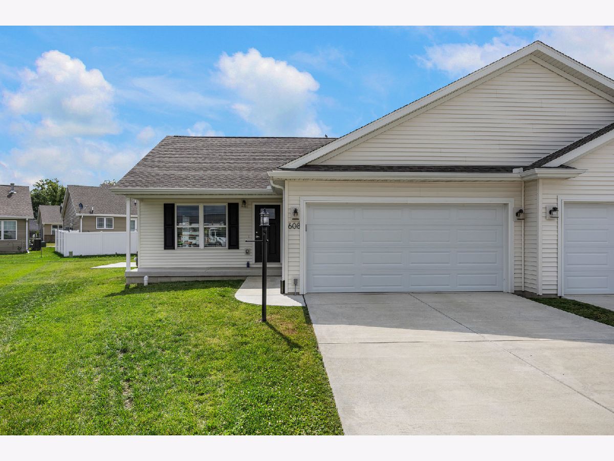  For Sale Fisher Illinois, 608 Jerin Court