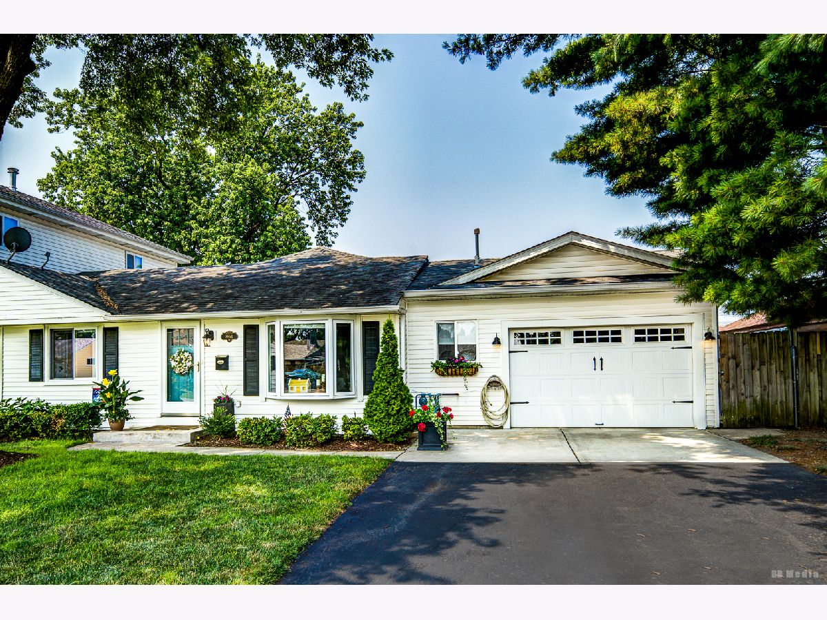  Sold Hometown Illinois, 8854 Komensky