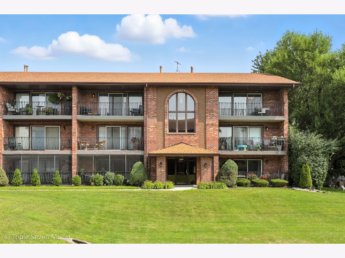 Sold Palos Hills Illinois, 8202 Millstone