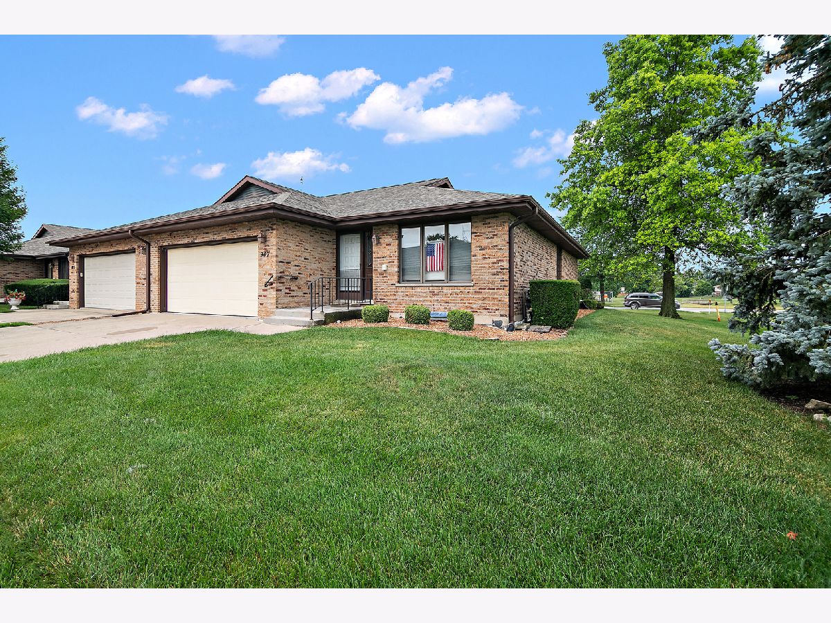 Homes & Condos & Townhomes For Sale Country Creek New Lenox Illinois, 947 Winter Park Drive