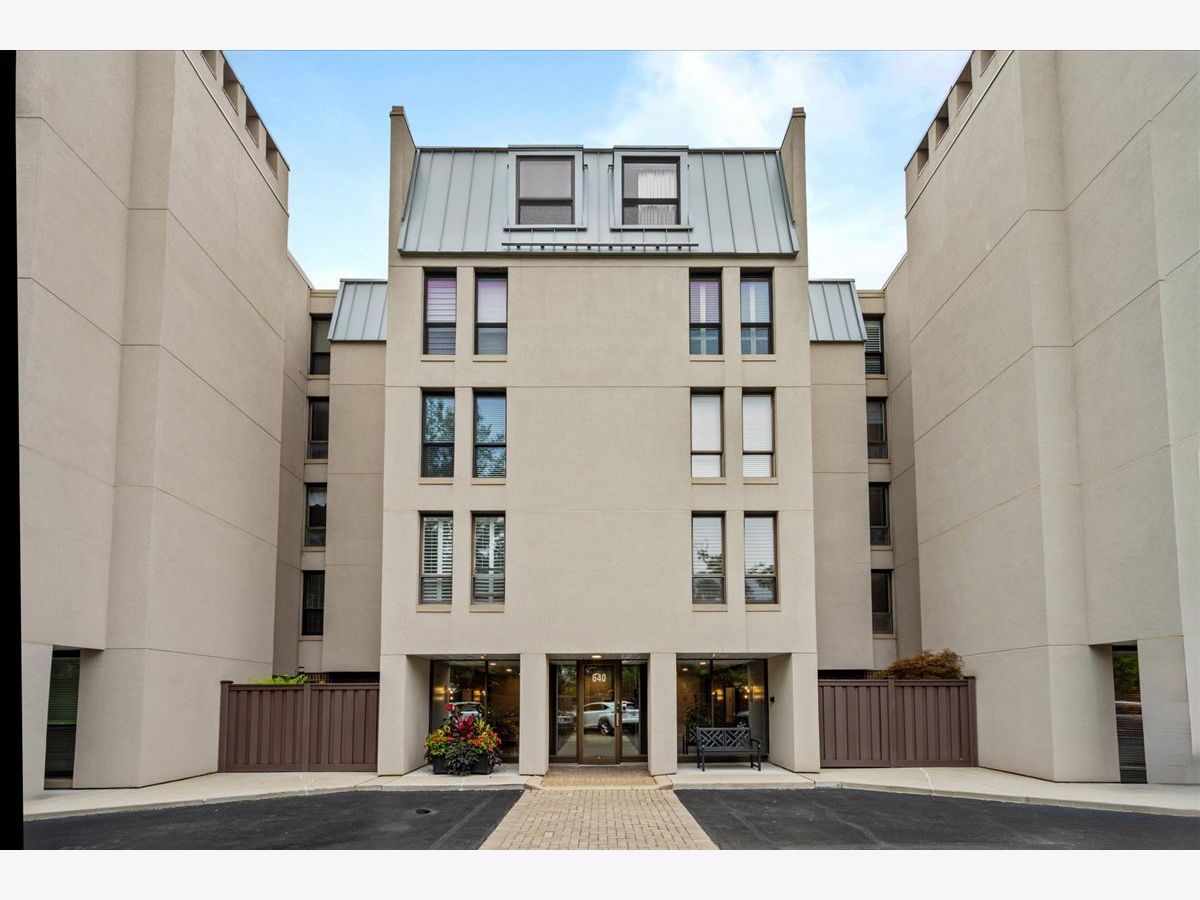  Sold Winnetka Illinois, 640 Winnetka Mews